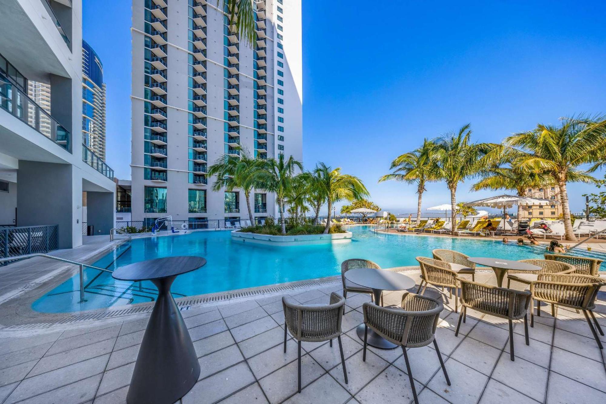 Sky High Sleek In The Heart Of The Miami