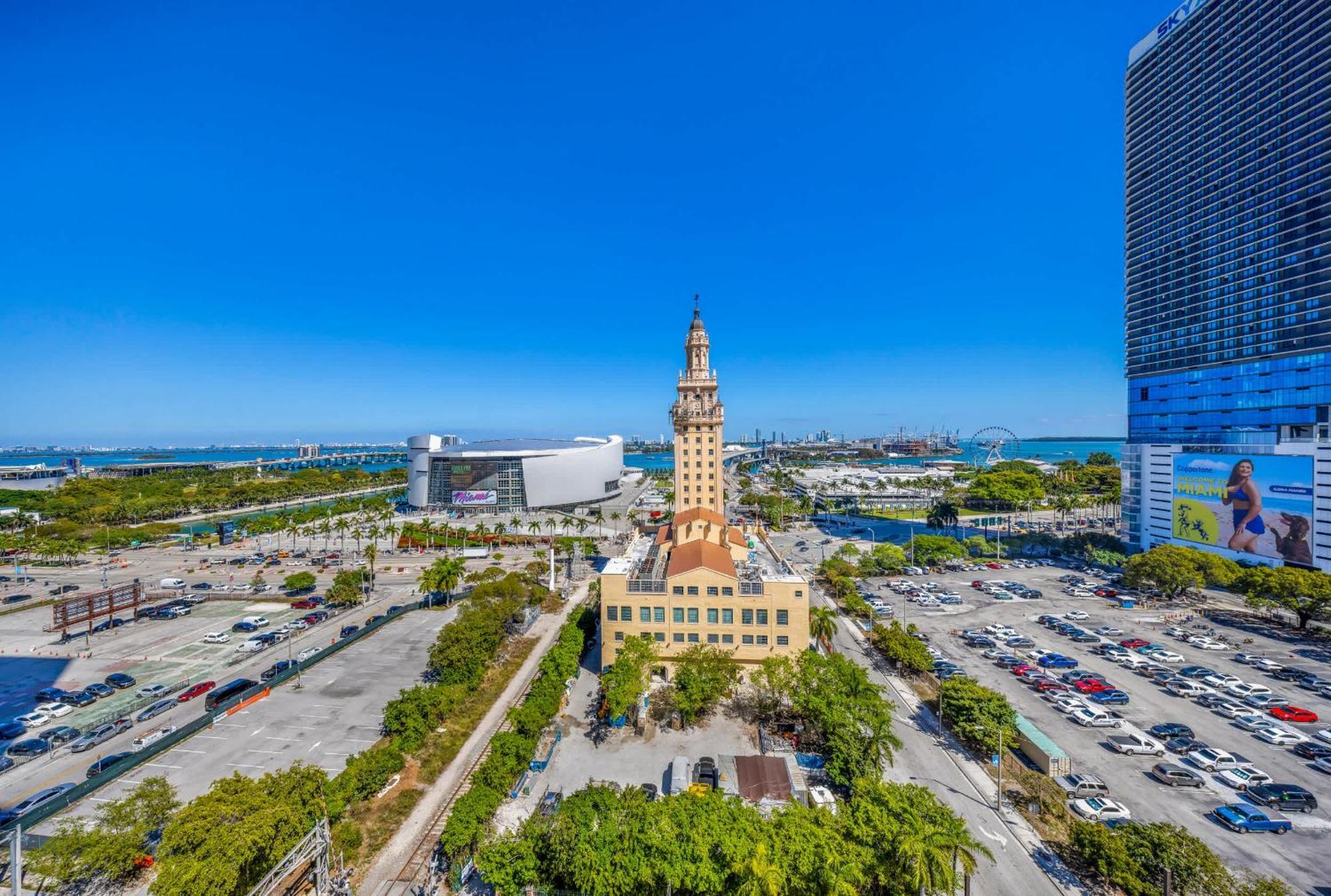 Luxe Retreat Modern 2-br With Water Views Apartment Miami
