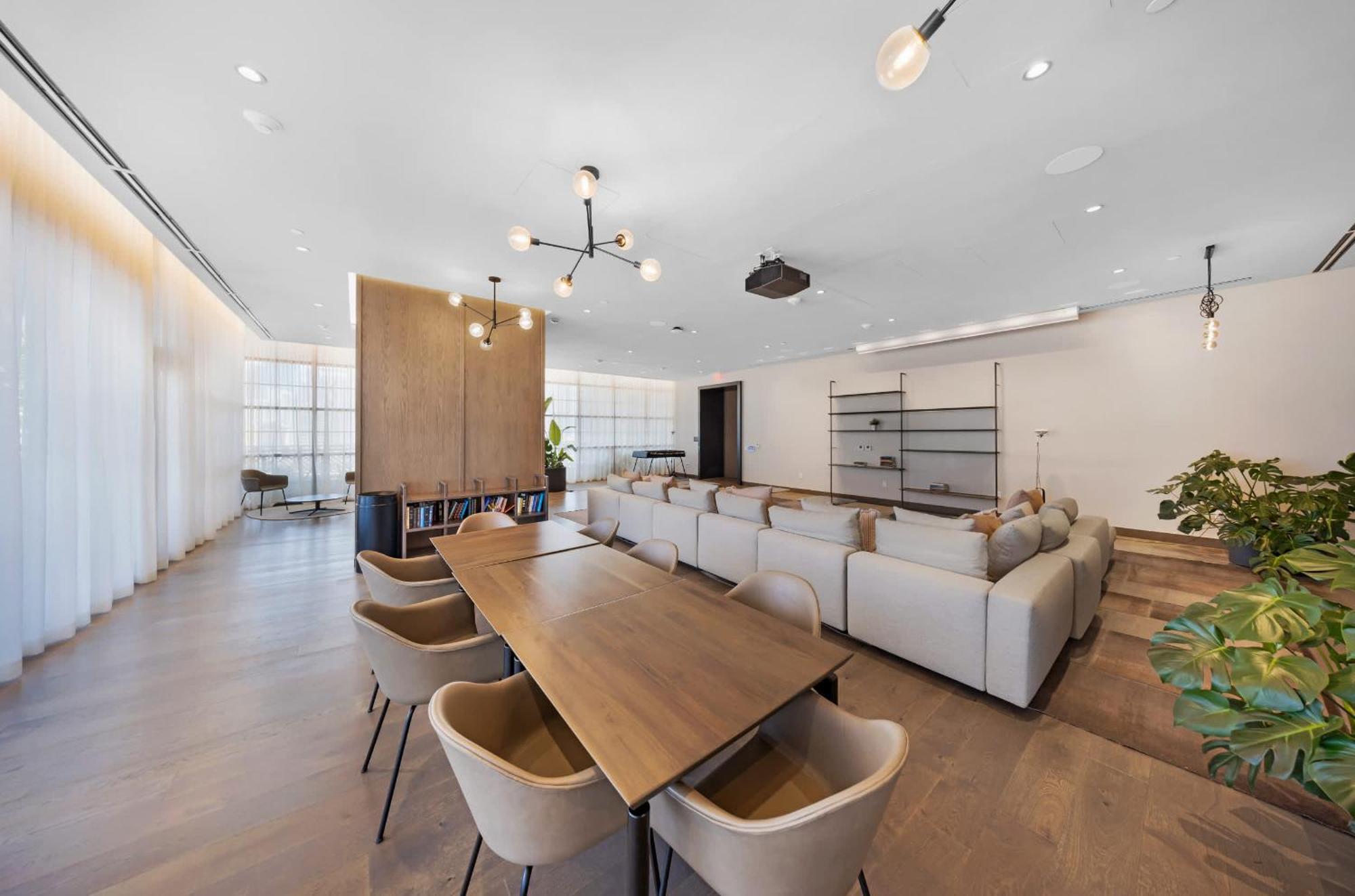 Luxe Retreat Modern 2-br With Water Views *