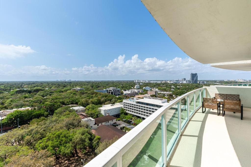 2 Bedroom Bay View Beauty In Coconut Grove- Parking For 2 Cars Included! Apartment Miami