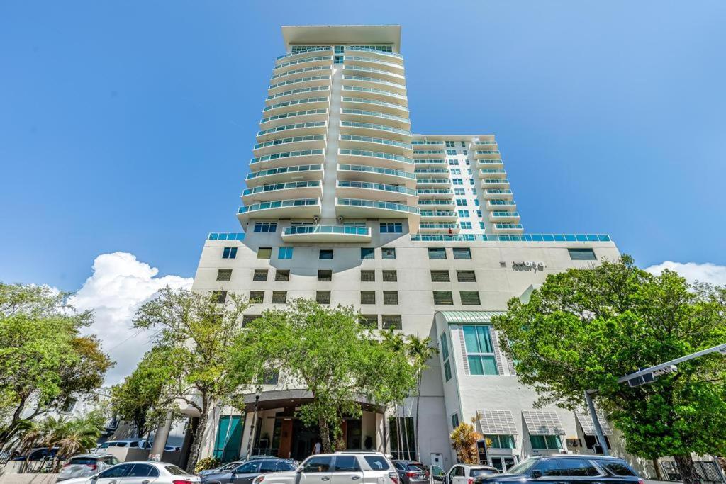 2 Bedroom Bay View Beauty In Coconut Grove- Parking For 2 Cars Included! *