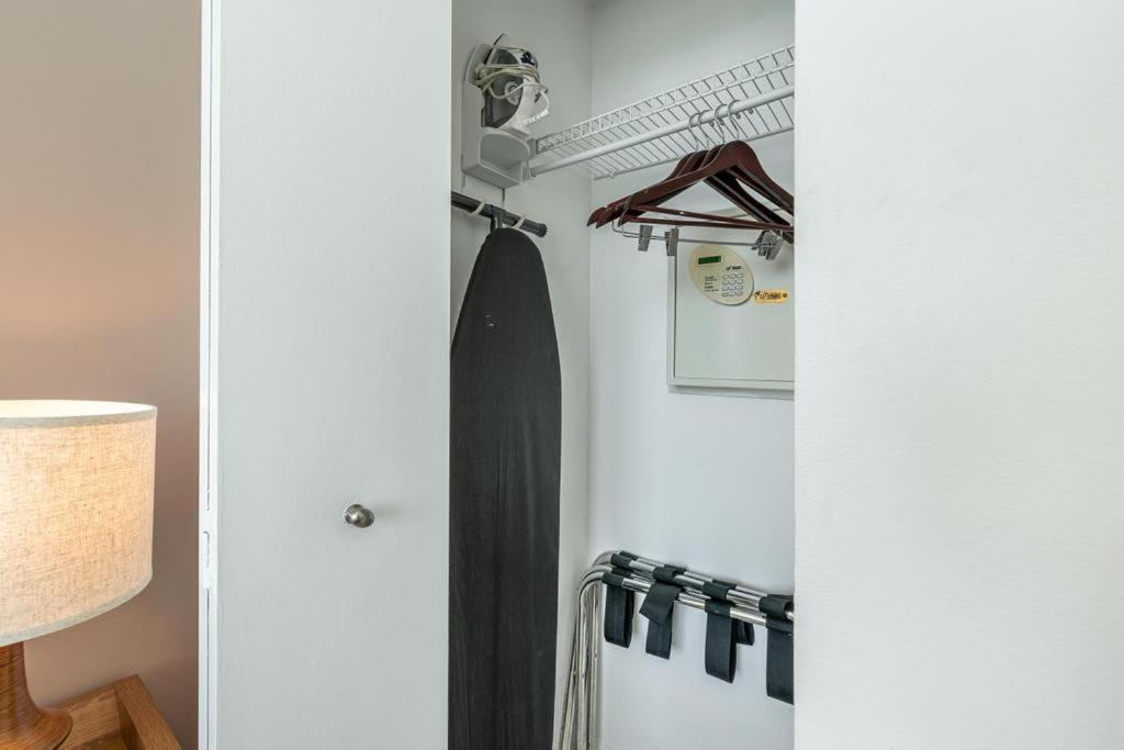 2 Bedroom Bay View Beauty In Coconut Grove- Parking For 2 Cars Included! Apartment