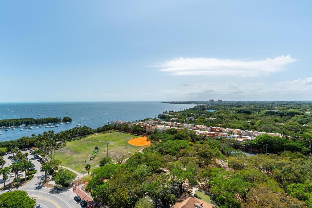 Apartment 2 Bedroom Bay View Beauty In Coconut Grove- Parking For 2 Cars Included!