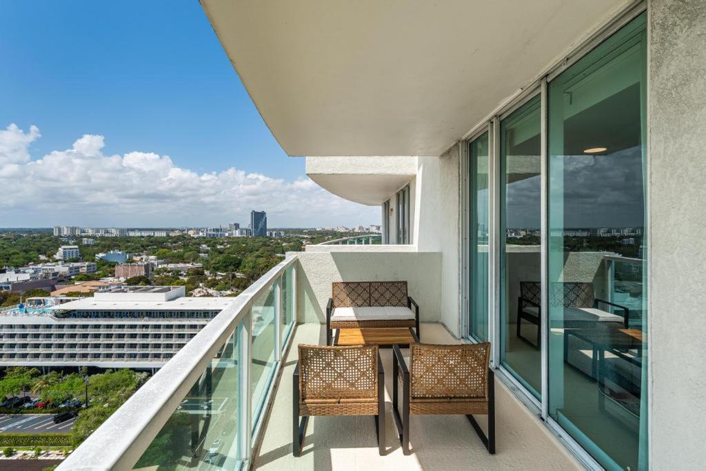 2 Bedroom Bay View Beauty In Coconut Grove- Parking For 2 Cars Included! Apartment *