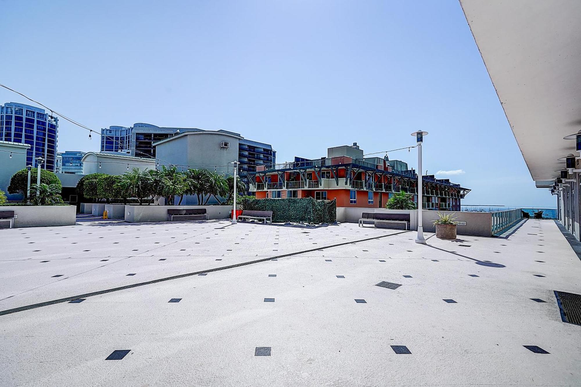 2 Bedroom Bay View Beauty In Coconut Grove- Parking For 2 Cars Included! Apartment Miami
