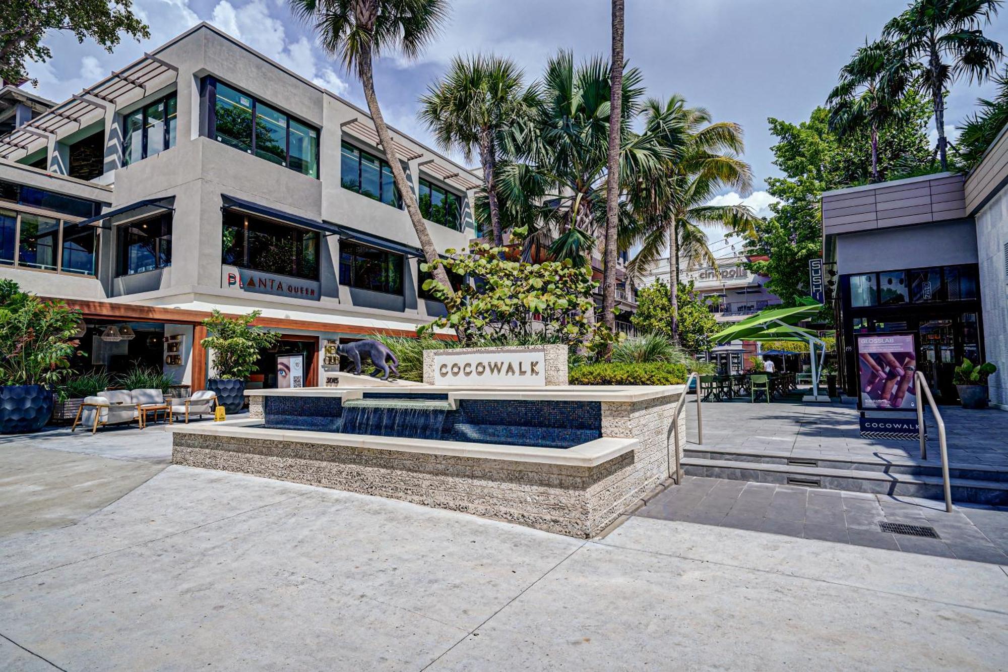 2 Bedroom Bay View Beauty In Coconut Grove- Parking For 2 Cars Included!