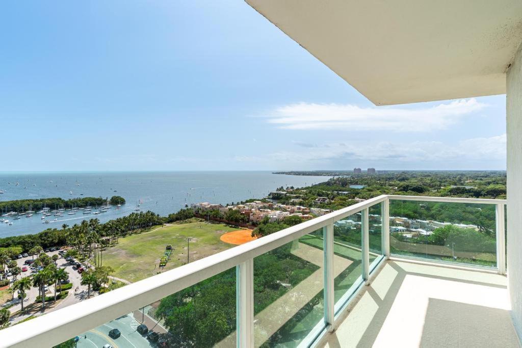 2 Bedroom Bay View Beauty In Coconut Grove- Parking For 2 Cars Included! Apartment Miami