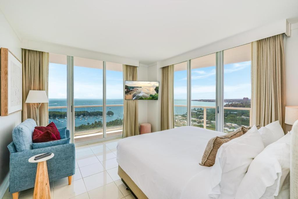 Apartment 2 Bedroom Bay View Beauty In Coconut Grove- Parking For 2 Cars Included! Miami