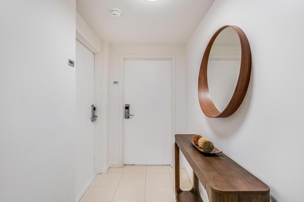 Apartment 2 Bedroom Bay View Beauty In Coconut Grove- Parking For 2 Cars Included!
