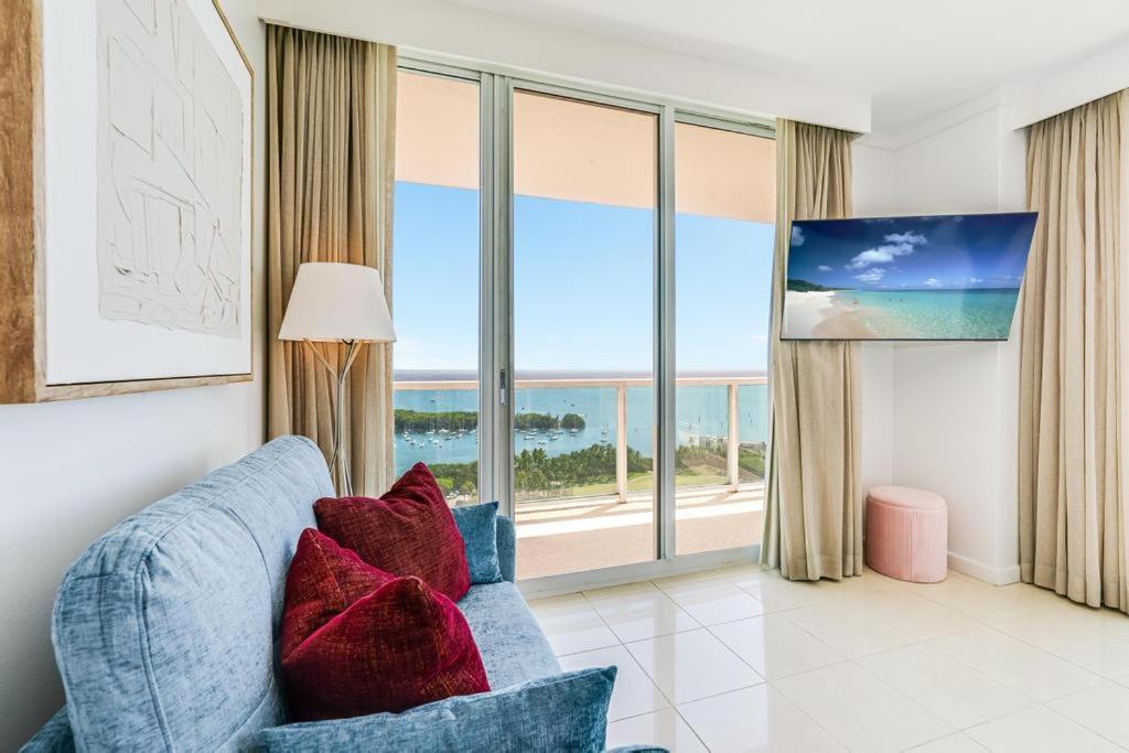 Apartment 2 Bedroom Bay View Beauty In Coconut Grove- Parking For 2 Cars Included! Miami