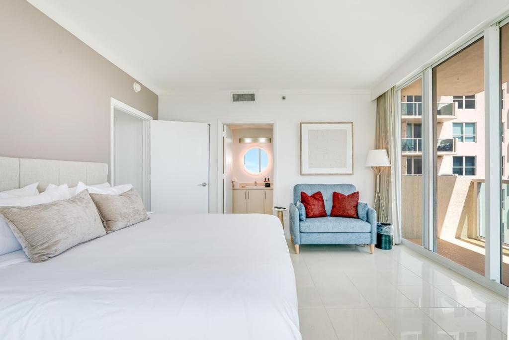 2 Bedroom Bay View Beauty In Coconut Grove- Parking For 2 Cars Included! * Miami