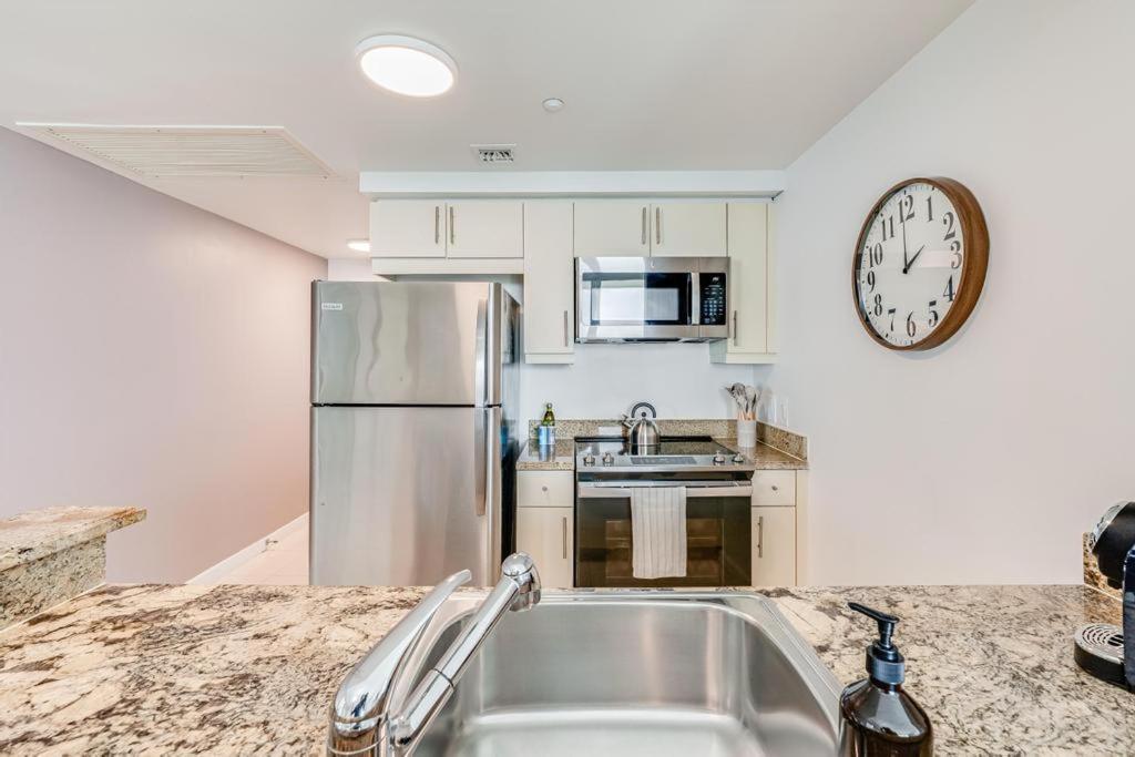 2 Bedroom Bay View Beauty In Coconut Grove- Parking For 2 Cars Included! * Miami