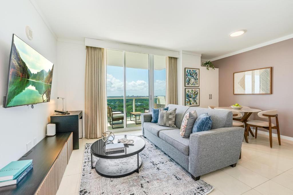 2 Bedroom Bay View Beauty In Coconut Grove- Parking For 2 Cars Included! Apartment
