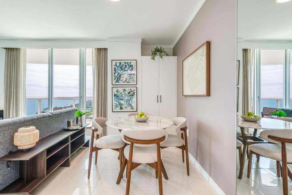 Apartment 2 Bedroom Bay View Beauty In Coconut Grove- Parking For 2 Cars Included!