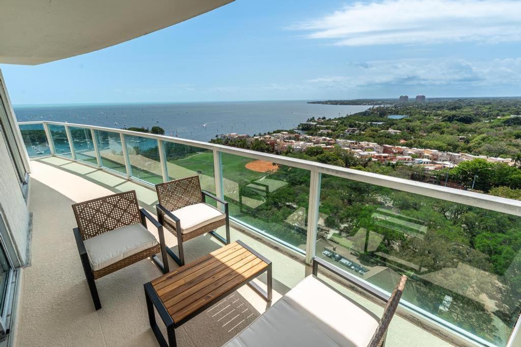 Apartment 2 Bedroom Bay View Beauty In Coconut Grove- Parking For 2 Cars Included! *