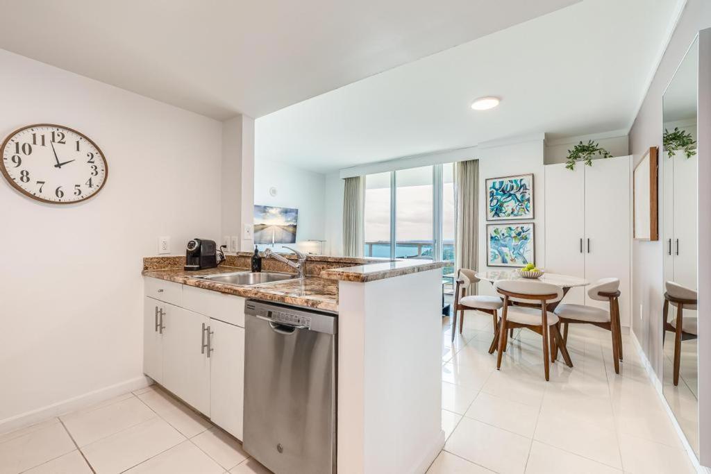 2 Bedroom Bay View Beauty In Coconut Grove- Parking For 2 Cars Included! * Miami
