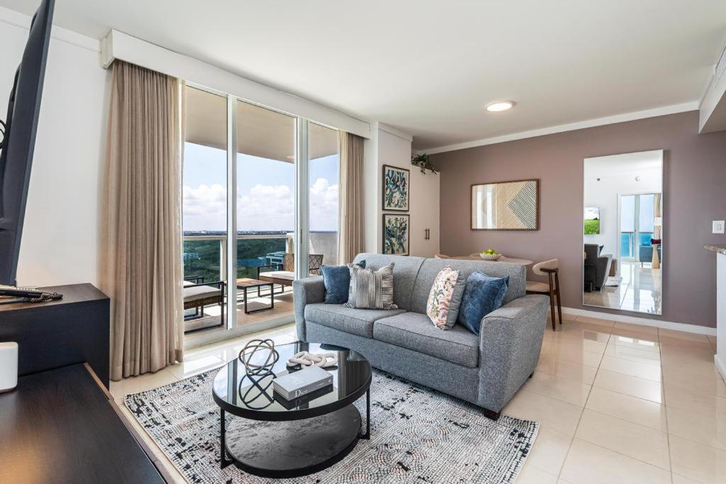 2 Bedroom Bay View Beauty In Coconut Grove- Parking For 2 Cars Included!