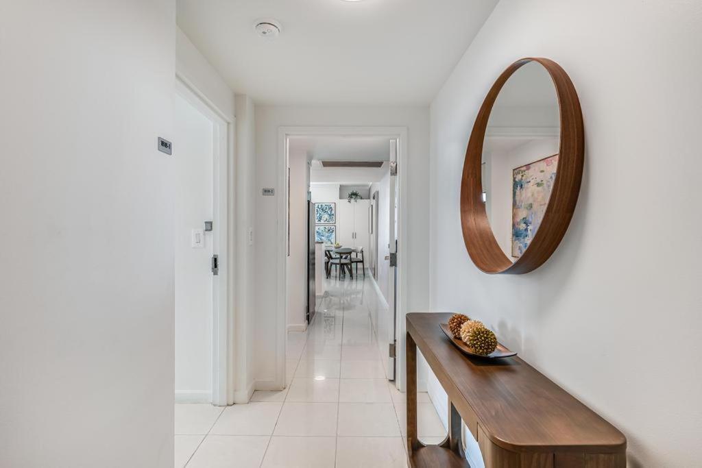2 Bedroom Bay View Beauty In Coconut Grove- Parking For 2 Cars Included! Apartment Miami