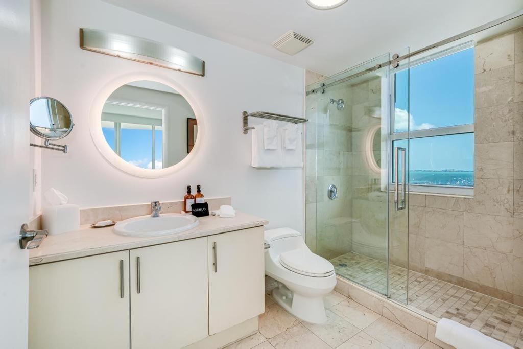 Apartment 2 Bedroom Bay View Beauty In Coconut Grove- Parking For 2 Cars Included!