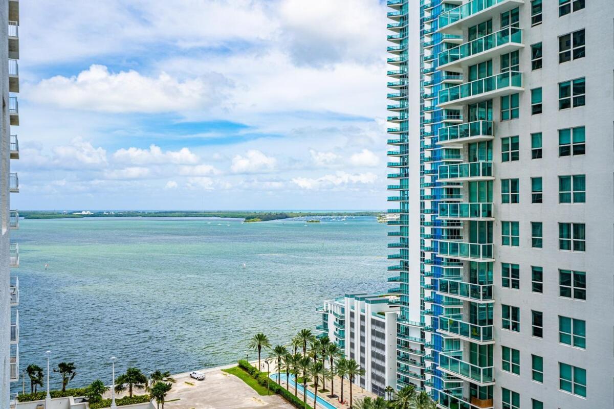 Apartment Stylish 2br With Skyline Views, Free Parking, Sleeps 8 Miami