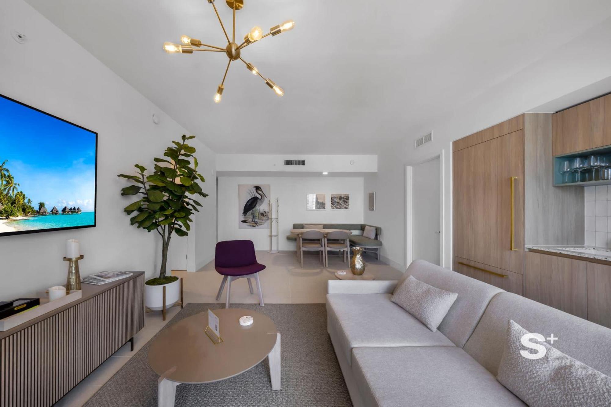 2-br Downtown Escape With Views Apartment