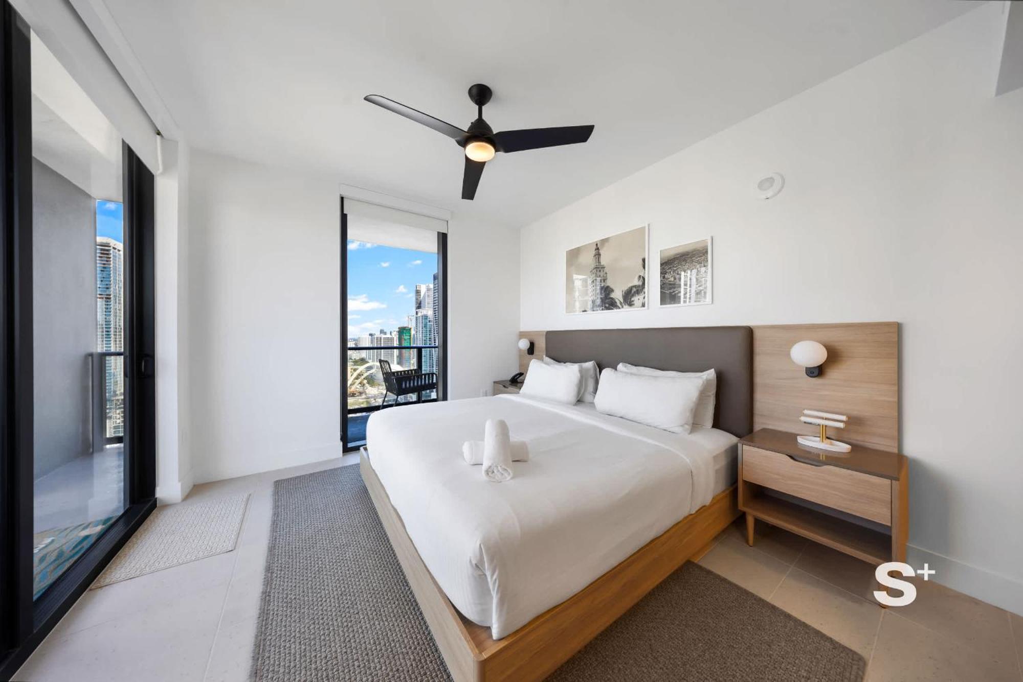 2-br Downtown Escape With Views *
