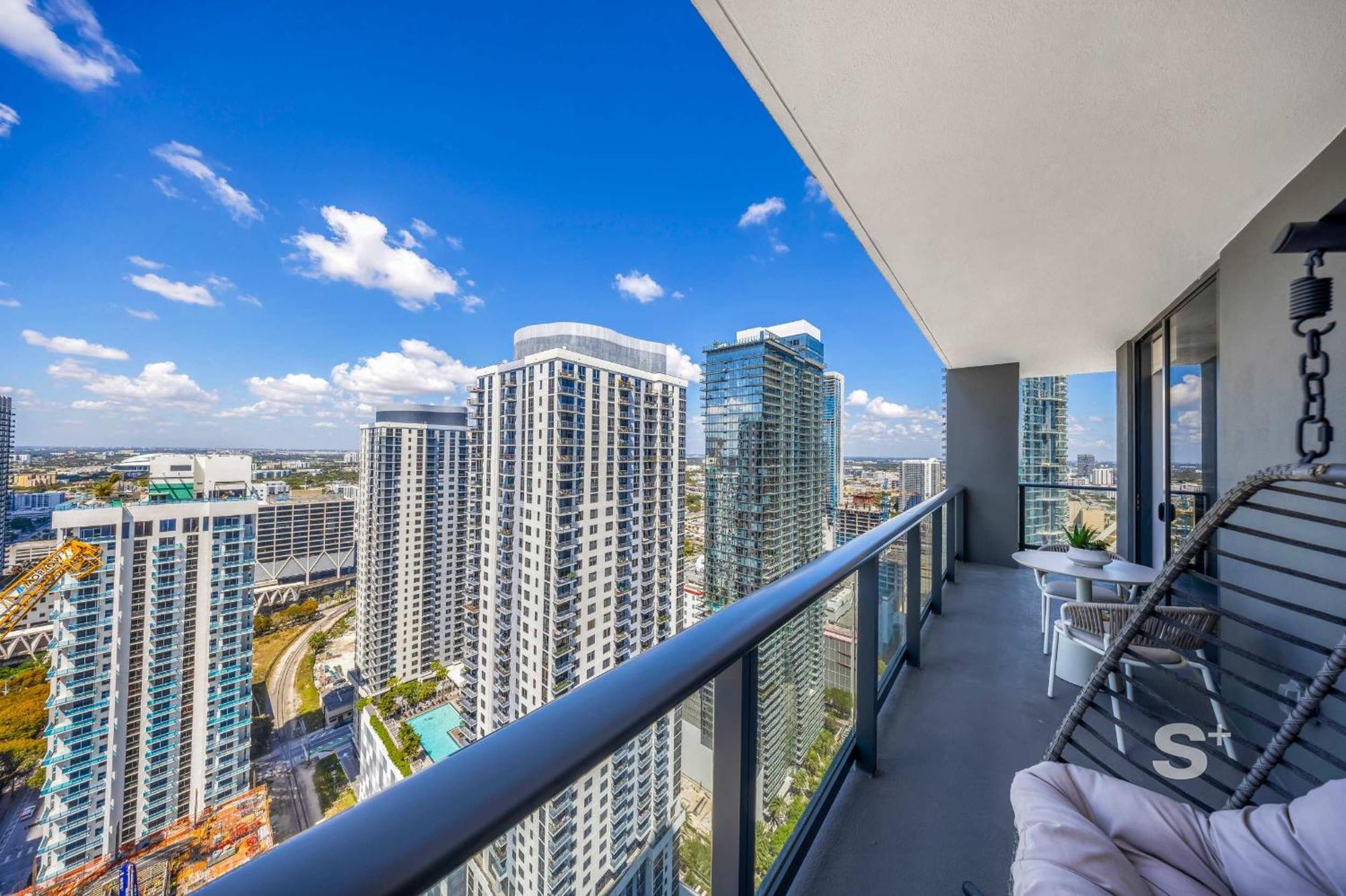 2-br Downtown Escape With Views Apartment Miami