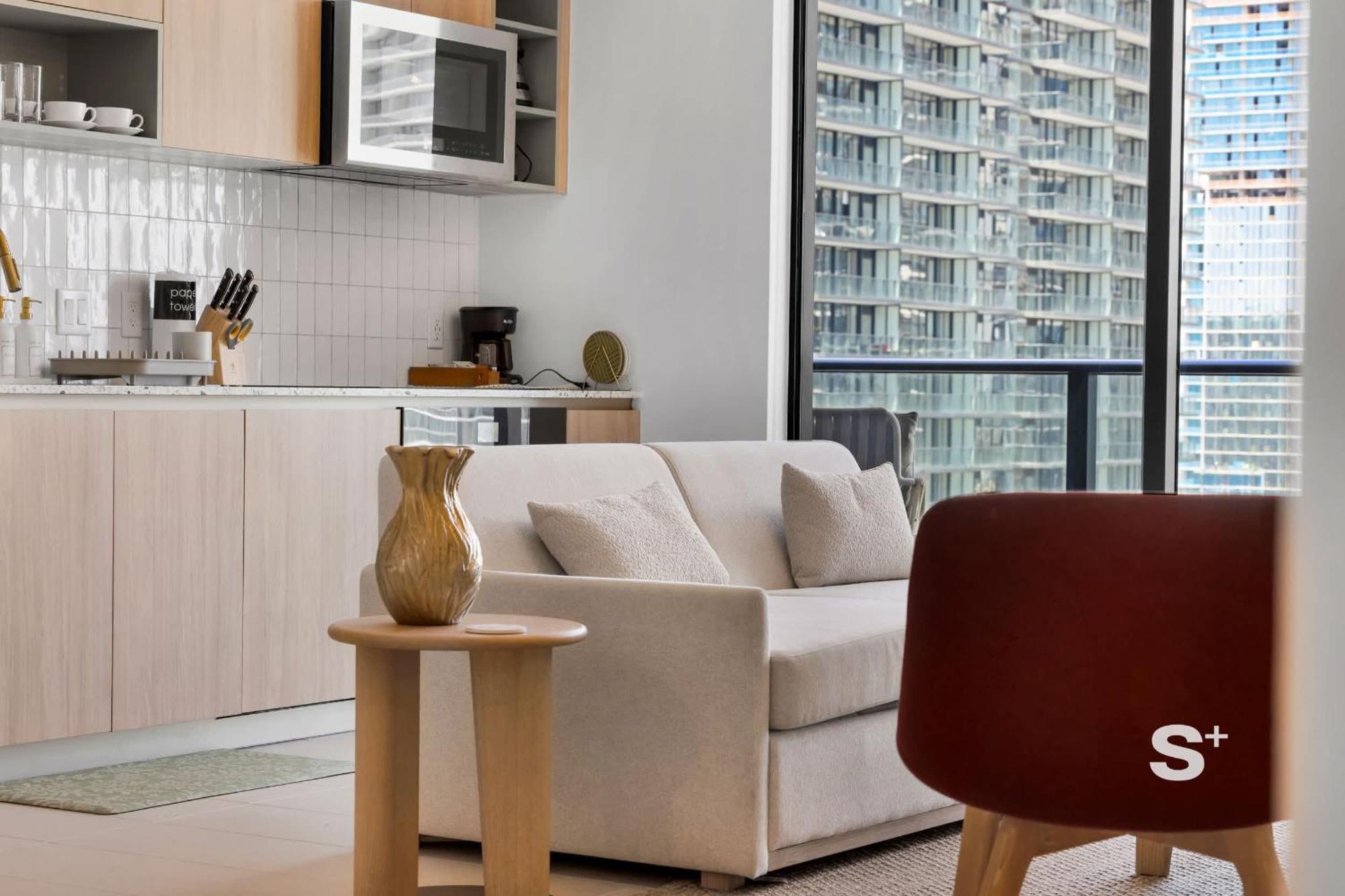 2-br Downtown Escape With Views Apartment