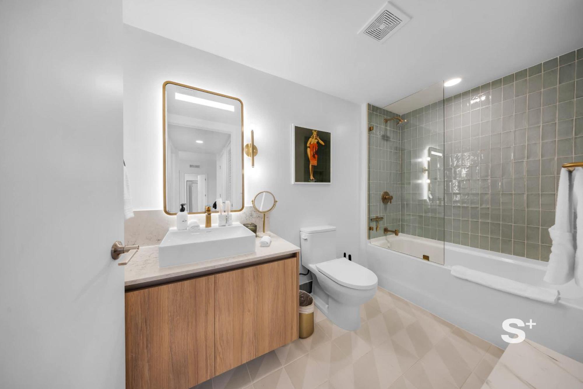 2-br Downtown Escape With Views Miami