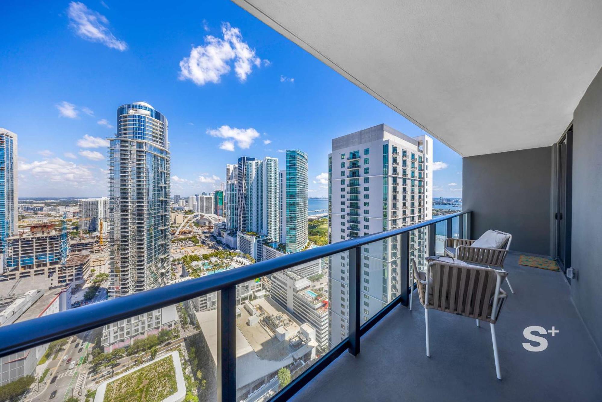 2-br Downtown Escape With Views Apartment