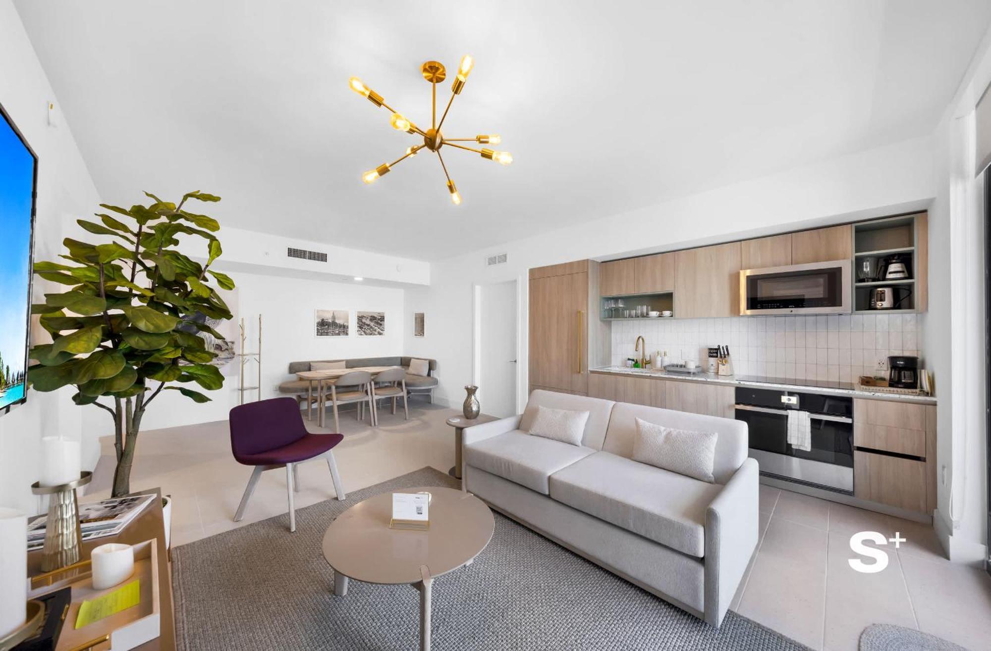 2-br Downtown Escape With Views Apartment *