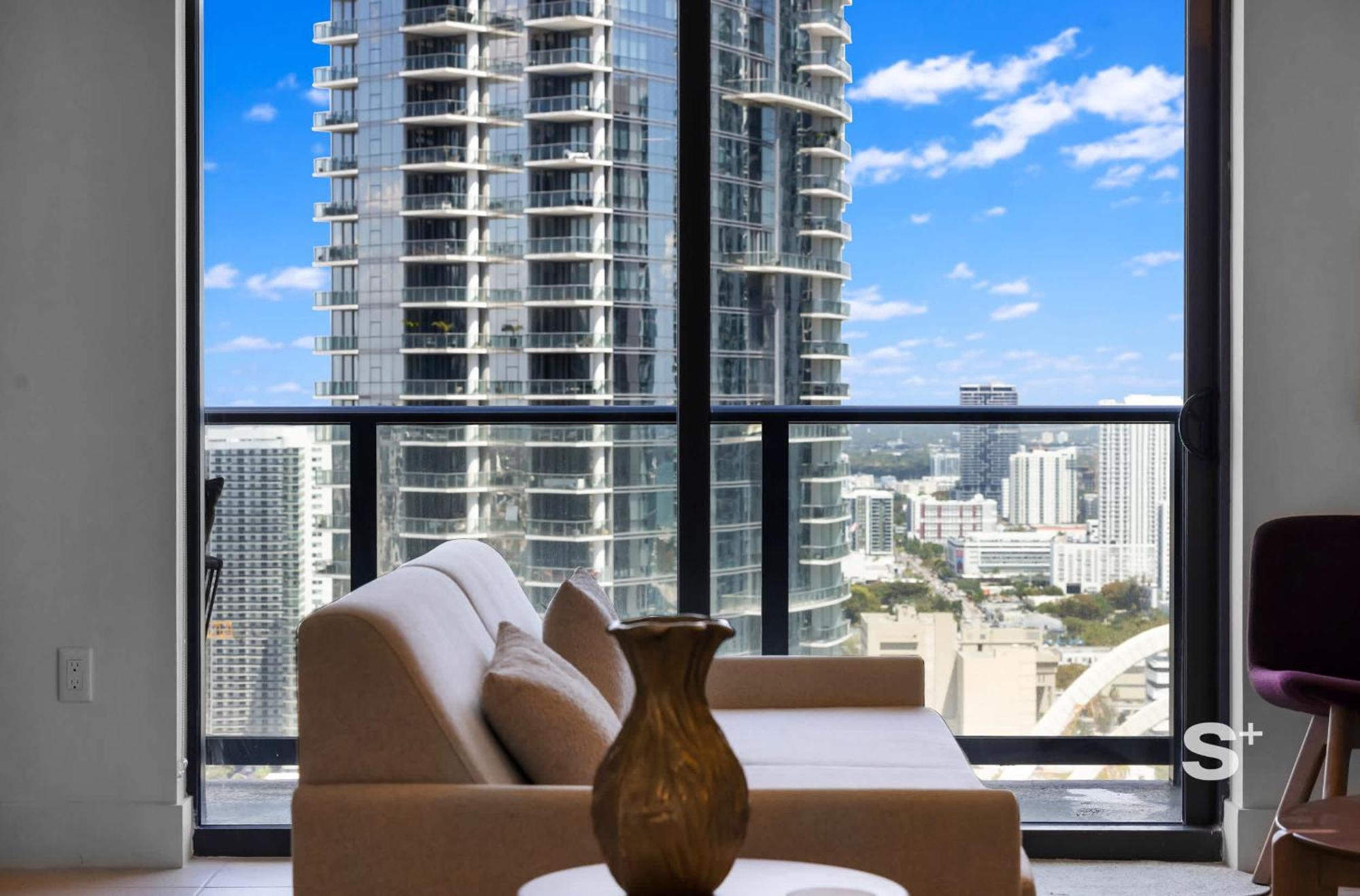 2-br Downtown Escape With Views Apartment Miami