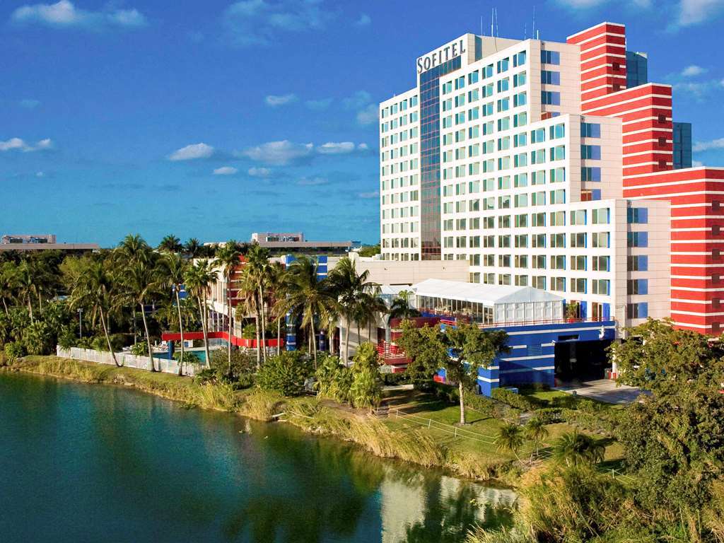 Pullman Miami Airport 4*