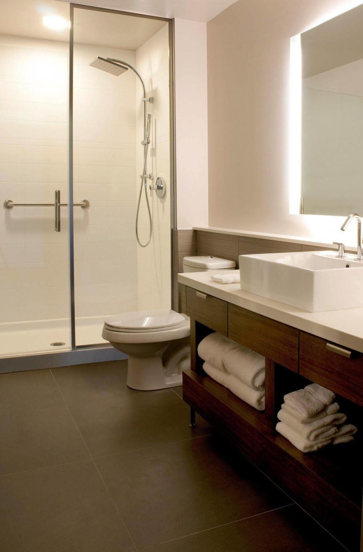Element Miami International Airport Hotel 3*