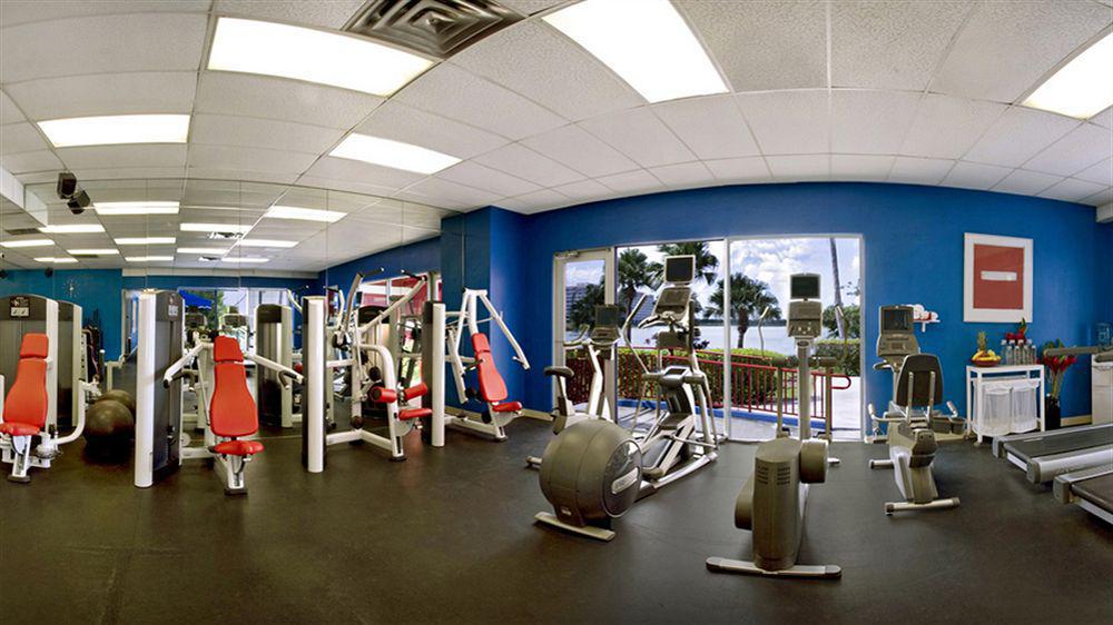 Pullman Miami Airport 4*
